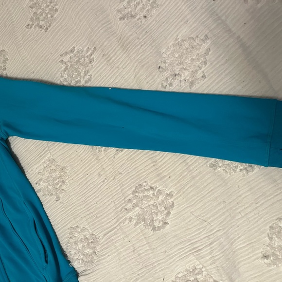 COPY - Teal Lululemon Jacket. Size 6 - Picture 5 of 7